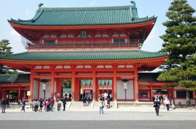 Draudimai Tekančios Saulės šalyje