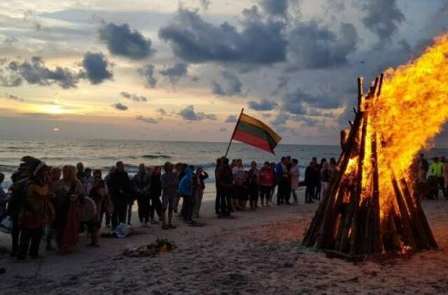 Jūros pakrantėje - Baltijos kelio laužų sąšauka