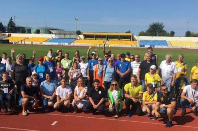 Neįgaliųjų sporto festivalyje - šypsenos, dovanos ir azartiškos kovos