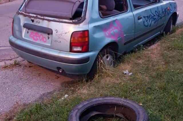 Apleistų automobilių savininkų laukia nemalonumai