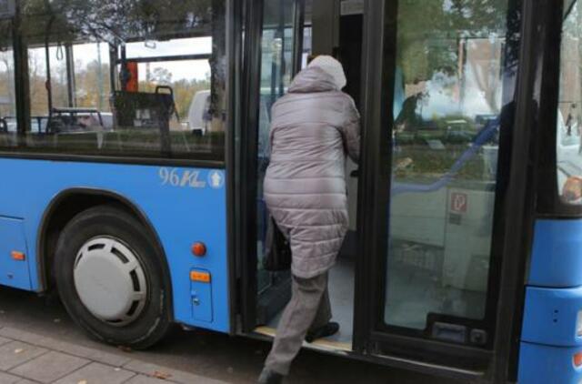 Autobusai stringa kamščiuose