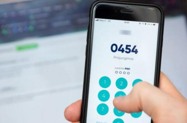 Gavus melagingą žinutę iš banko ir pateikus duomenis, neteko 2,5 tūkst. eurų