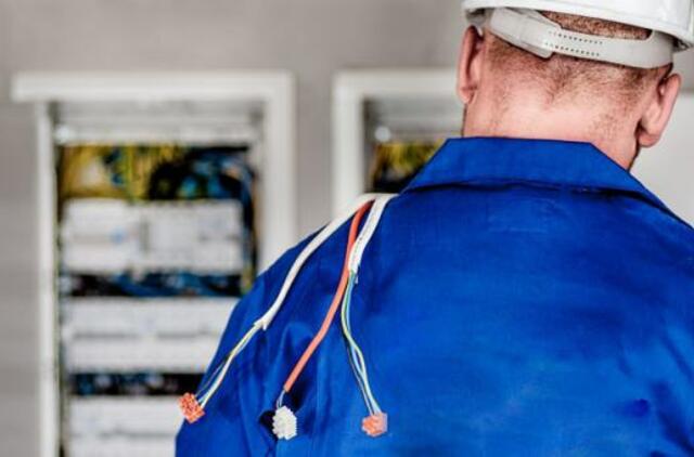 Bulvaras: Elektrikai gyventojams priminė, jog Vėlinės artėja