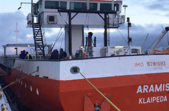 Lietuvos laivas Prancūzijoje kliudė du tiltus
