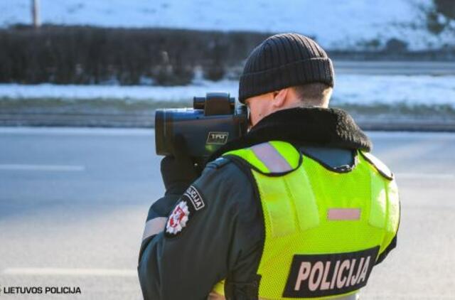 Policija dalinasi "gudrybėmis", kaip išvengti baudų už greičio viršijmą