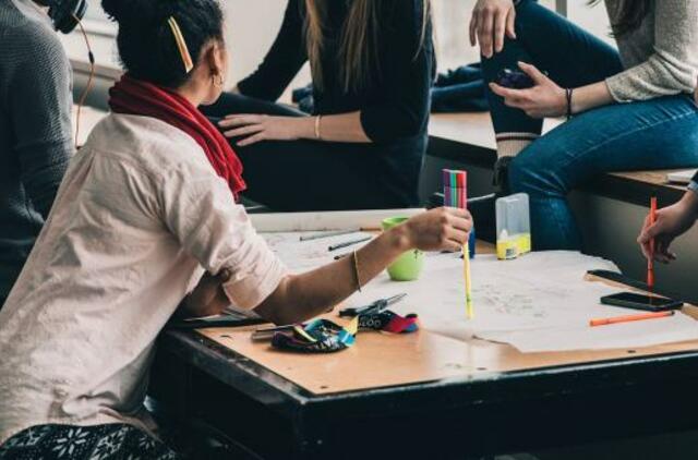 9 karjeros patarimai šiuolaikiniams abiturientams, kaip nepasiklysti informacijos ir madų liūne