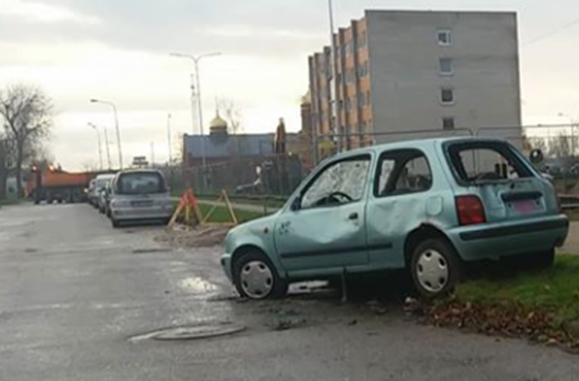 Apleistas automobilis - niekieno, tačiau patraukti negalima