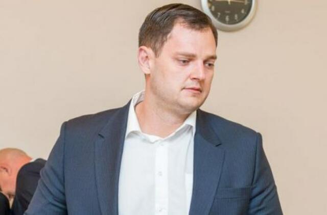 H. Daktaro sūnus Enrikas skiriasi su žmona