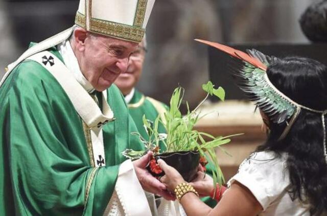 Laukia istorinis popiežiaus sprendimas