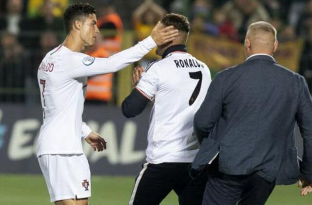 Lietuvos rinktinės lėktuve į Portugaliją – pas C.Ronaldo bėgęs aistruolis