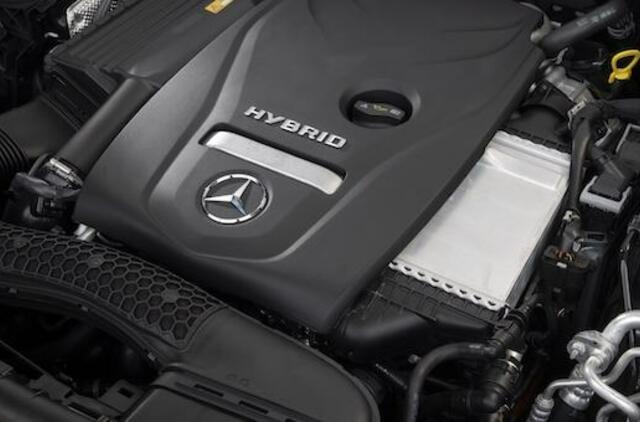 „Mercedes-Benz“ ištyrė, kiek vidutiniškai automobilis nuvažiuoja kelionės metu
