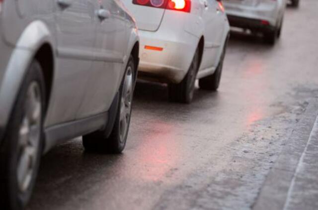 Vakarų Lietuvoje eismo sąlygas sunkina plikledis