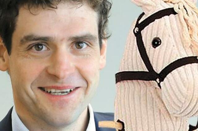 R.Žemaitaitis ruošia princą ant balto žirgo