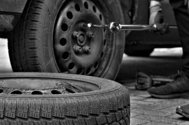 Kitąmet gali kilti padangų kainos