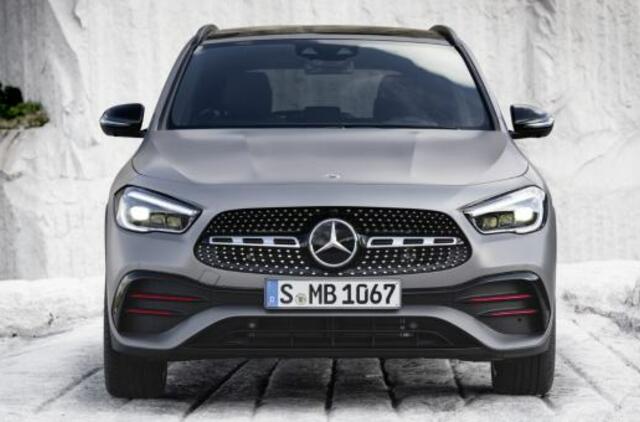 Naujasis „Mercedes-Benz GLA“ – dar kompaktiškesnis, tačiau erdvesnis