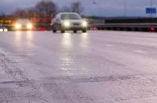 Plikledis ir snygis sunkina eismo sąlygas šalies keliuose