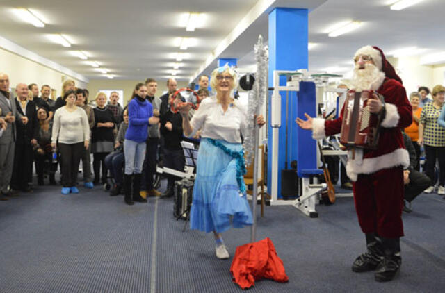 Prieš Kalėdas senjorams ir neįgaliesiems - dovanų lietus