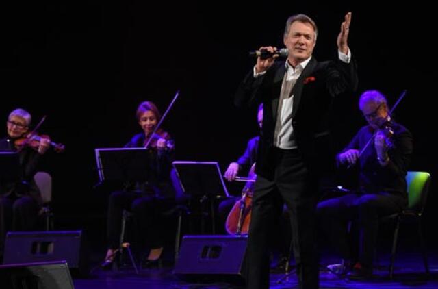 Turą „Ačiū tau“ pradėjęs Vytautas Šiškauskas nestokojo gerbėjų dėmesio ir gausių aplodismentų