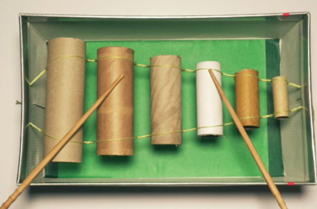 Vaikų ugdymui naudingus muzikinius instrumentus siūlo pasigaminti patiems