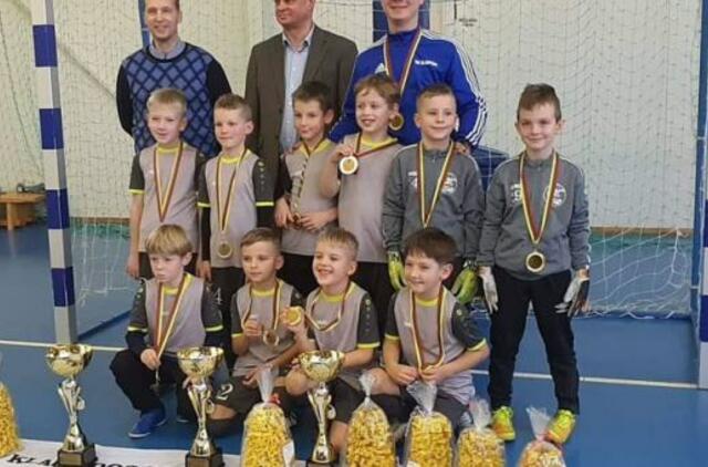 Varžėsi trijų šalių futbolininkai