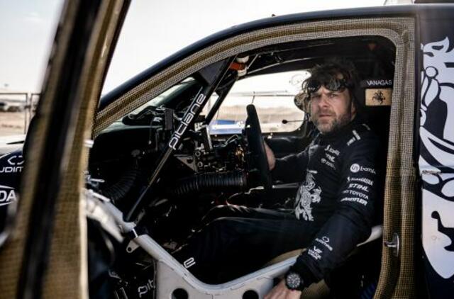 Benediktas Vanagas išsaugojo „Toyota Hilux“ po šuolio, kuris galėjo brangiai kainuoti