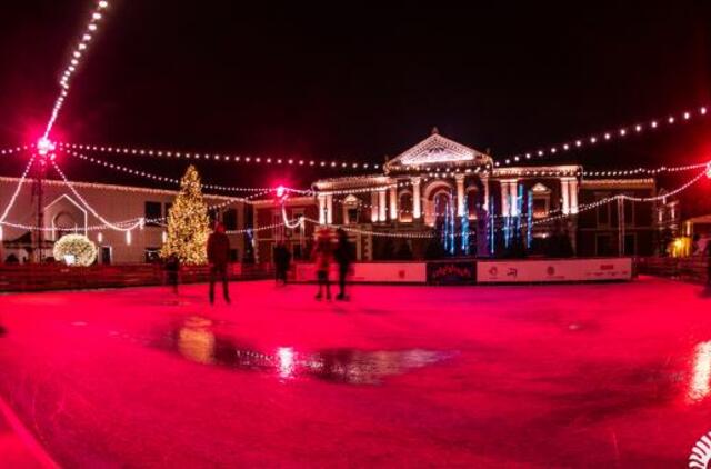 Čiuožykla Teatro aikštėje liks iki vasario vidurio