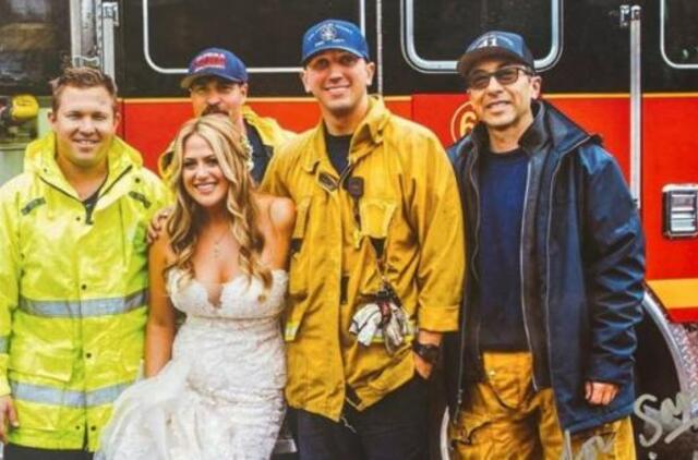 Los Andžele ugniagesiai į vestuves atvežė vėluojančią nuotaką