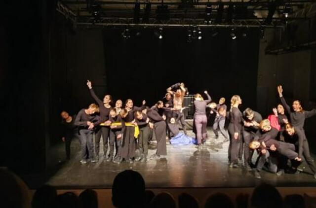 Vaizdas ant scenos - kaip ir tikrame gyvenime