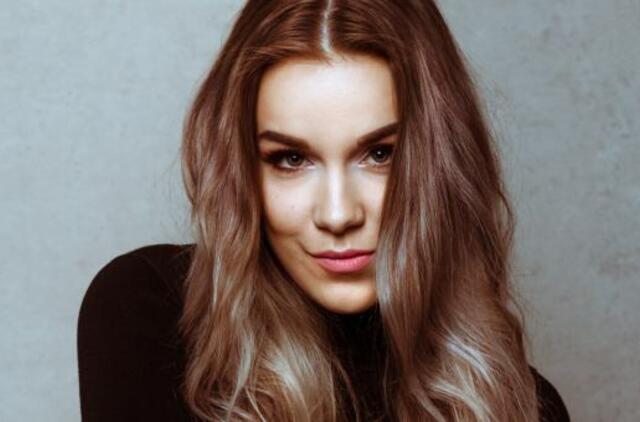 Atlikėja Paola Hart naujus metus pradeda pristatydama naują dainą bei kova su socialiniu tinklu