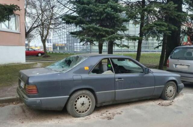 Dėl apleistų automobilių - šimtai skundų