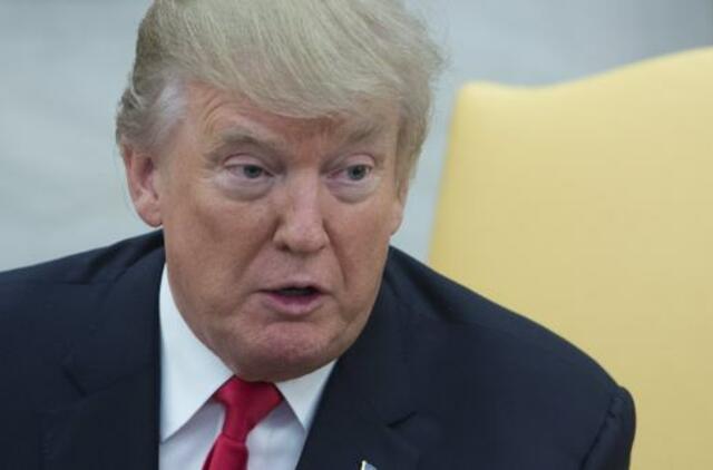 D.Trumpas: koronaviruso sukeltos pneumonijos protrūkis baigsis balandį