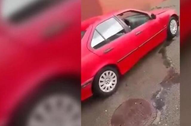 Plovykloje klaipėdietės paliktas BMW pateko į rankas chuliganams