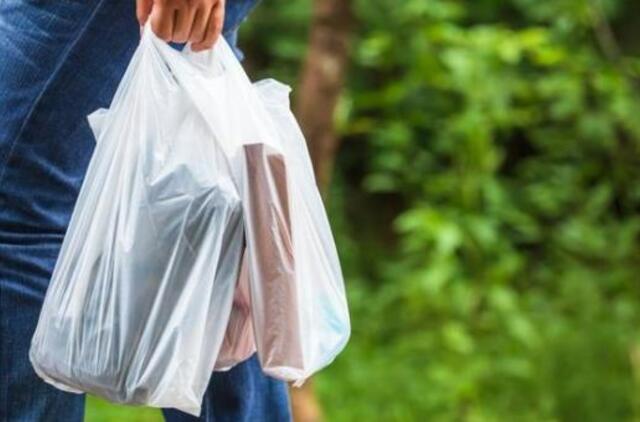 Už plastikinius maišelius jau tenka mokėti