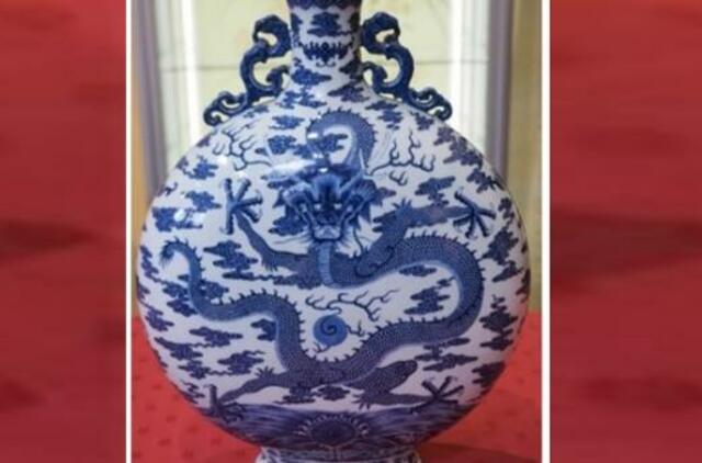 18-ojo amžiaus kinų porceliano butelis aukcione parduotas už 4,1 mln. eurų