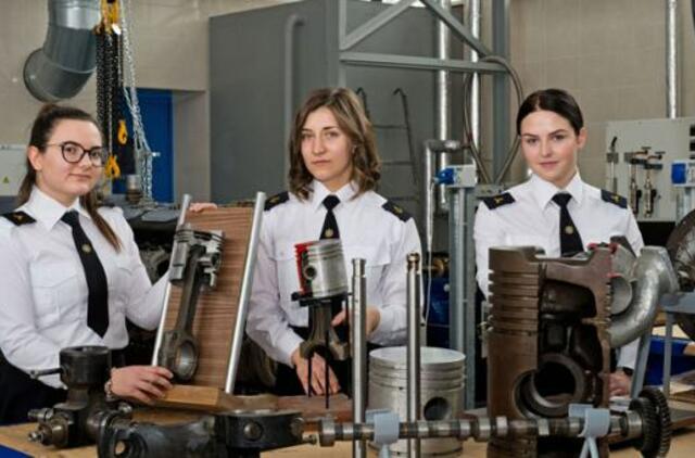 Apie "kietas" merginas, jūros paviliotas