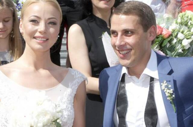 Atversta Mios skyrybų byla: atlikėja posėdyje pasirodė viena