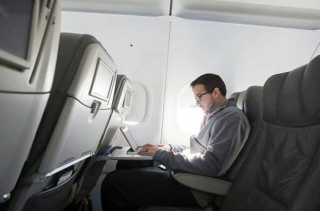 D. Trumpas 30-čiai dienų sustabdė „visas keliones iš Europos“ į JAV