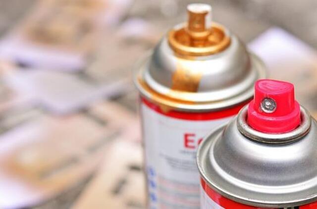 Kretingos rajono pareigūnai operatyviai išaiškino koplytėlę ir kapinių tvorą išterliojusį vandalą