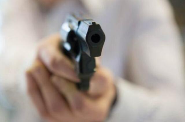 Nusišauti bandęs vyras pataikė į sieną