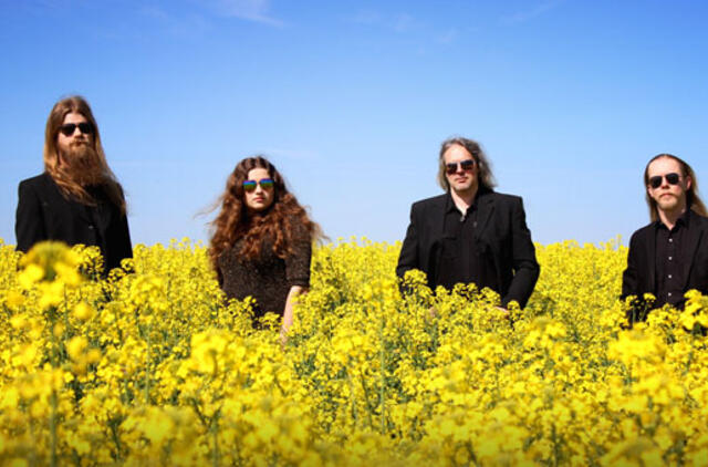 „Pink Floyd“ balsai – Durga ir Lorelei McBroom, Robbie Williamso ir „Tears for Fears“ gitaristas Neilas Tayloras roko grupės „The Skys“ naujo albumo pristatymo koncerte