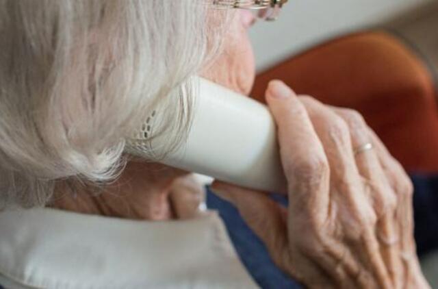 Senjorė Irena Rasimavičienė:"Stogas nučiuožtų, jei ne anūkai"