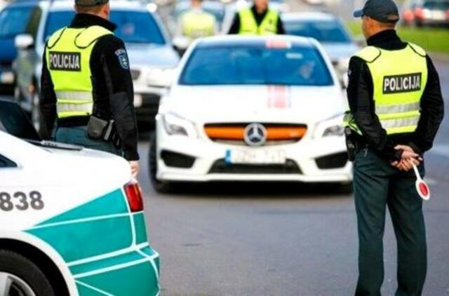 Sulaikyti du girti BMW vairuotojai, vienas perėjoje partrenkė senolę