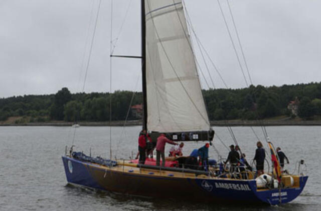 Sulūžusį flagštoką pakeis jachtos "Ambersail" stiebas