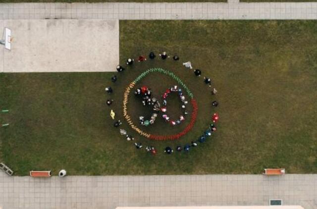 Trispalvėmis išpuošė 30 Kretingos miesto ir rajono vietų