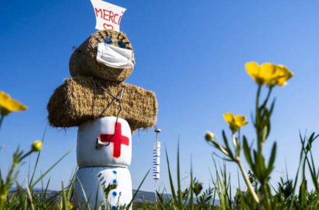 COVID-19 aukų skaičius pasaulyje viršijo 115 tūkstančių