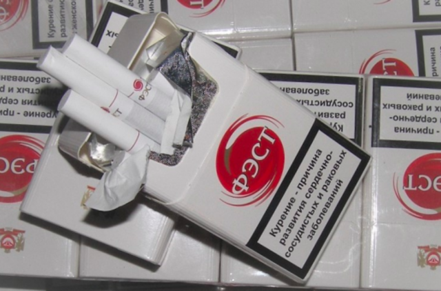 Garažuose Klaipėdoje pasieniečiai aptiko beveik 4800 pakelių cigarečių