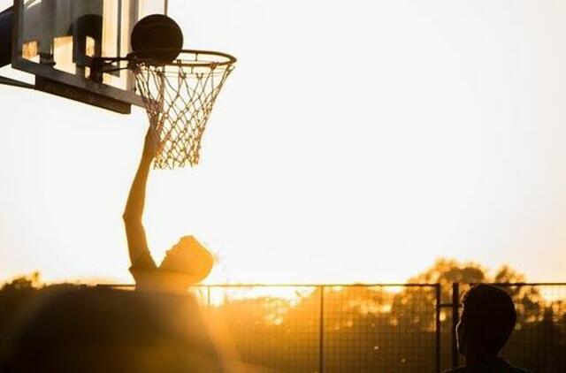 Kaune lauko aikštelėse bus išmontuoti krepšinio lankai