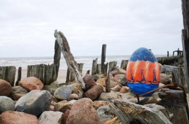 Palangos J. Basanavičiaus gatvė įspūdingo dydžio margučiais dėl koronaviruso nepasipuoš