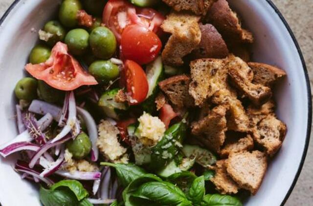 Po Velykų liko duonos? 10 sumanių ir netikėtų būdų, kaip ją panaudoti