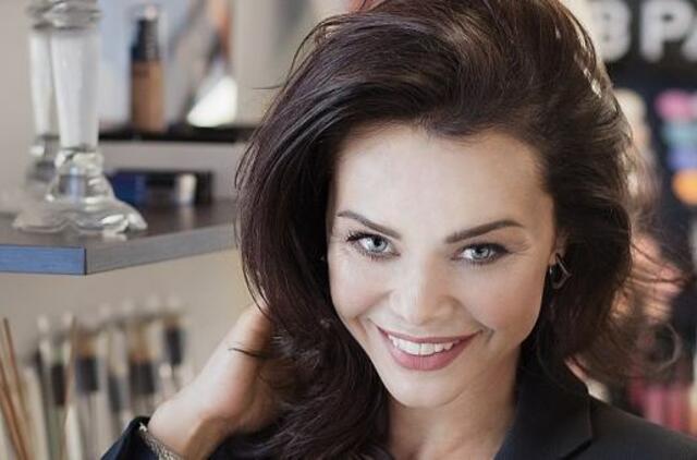 Vizažistė pataria, kaip pačiai pasidaryti kasdienį akių makiažą